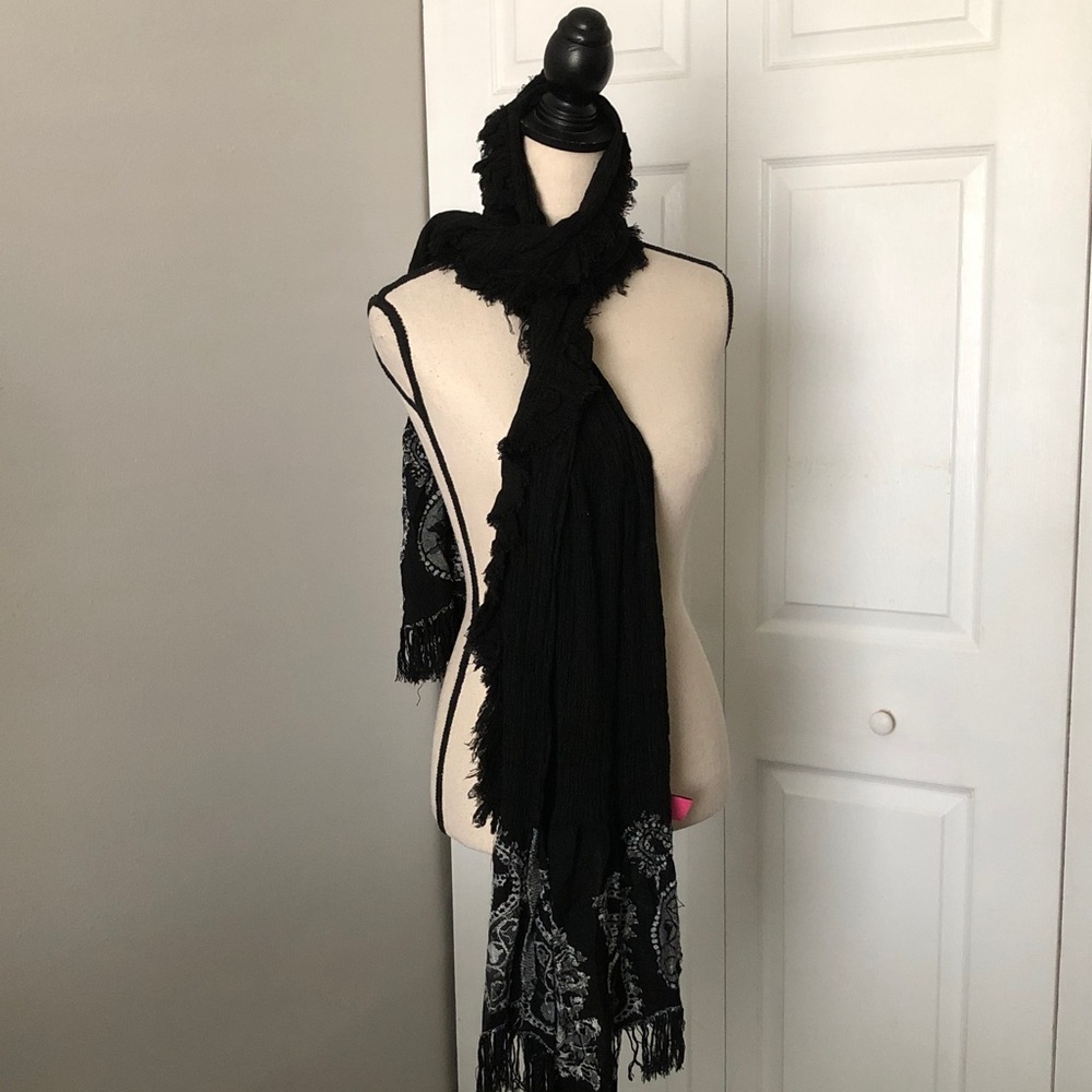 BETSEY JOHNSON Women Viscose Scarf Wrap Floral Black & White - Picture 7 of 11